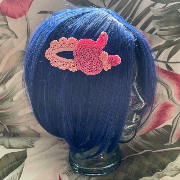CROCHETED BUNNY SNAP CLIP: PINK/ PEACH - Picture 3 of 4